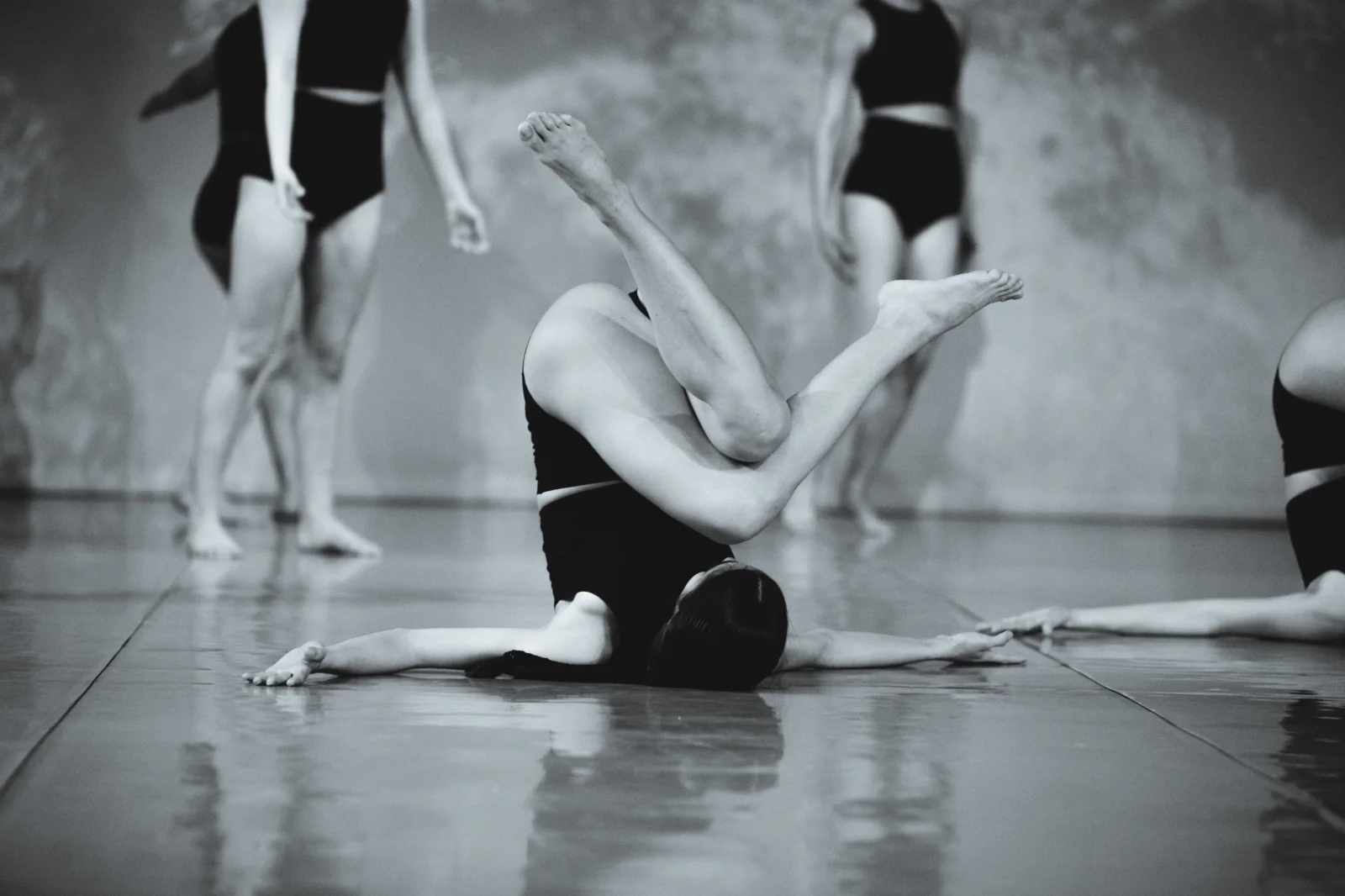 Ballet photography — contemporary fold bw — ORIA.FILMS